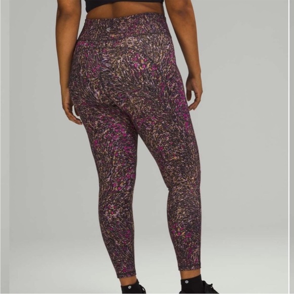 Lululemon Invigorate High-Rise Tight 25"‎ - Picture 1 of 6
